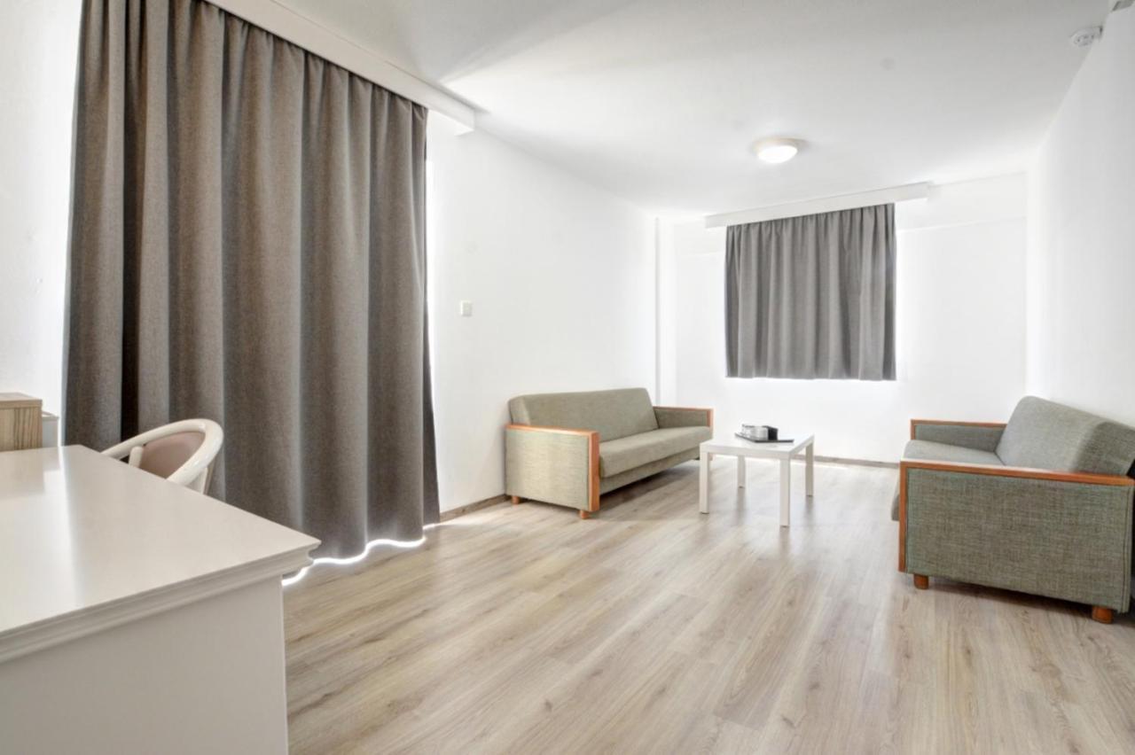 Barbara Hotel Apts Ayía Nápa Extérieur photo